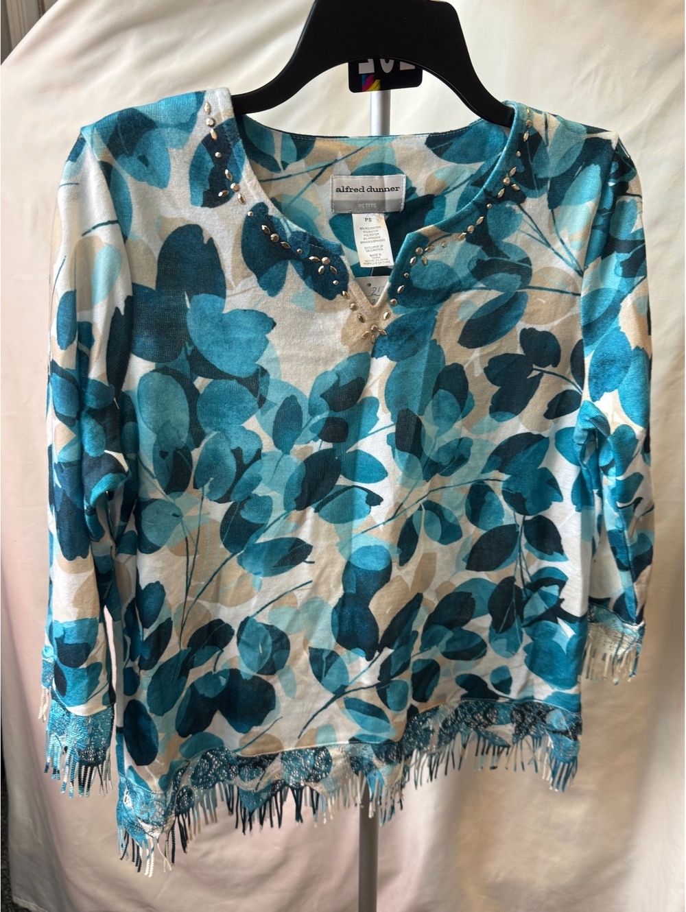 292 Alfred Dunner Petite PS Floral Top with Beaded Fringe Detail